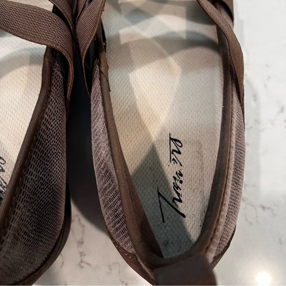 TROTTERS Josie Mary Jane Ballet Flats Size 6 Wide - Picture 13 of 13